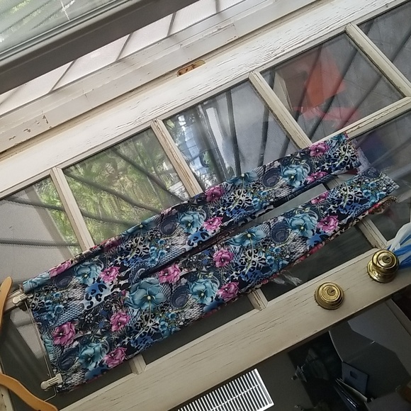 🌈Floral Legging  NWT - Picture 6 of 6